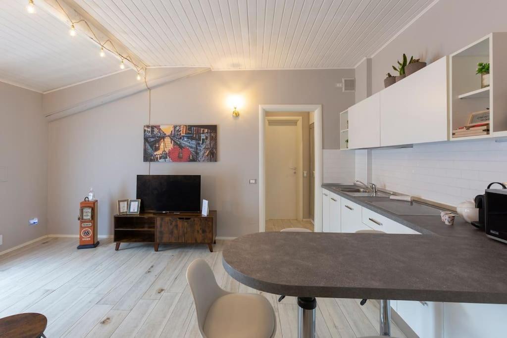 My Charming Apartments Ai Navigli-Vigevano Suite Milan Exterior photo